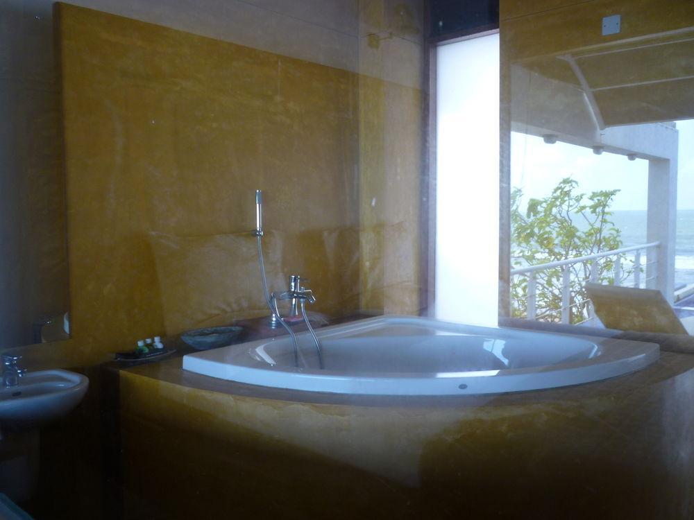 The Cove Hotel Negombo Bagian luar foto