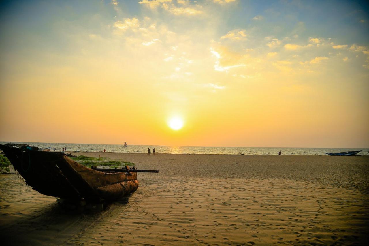 The Cove Hotel Negombo Bagian luar foto